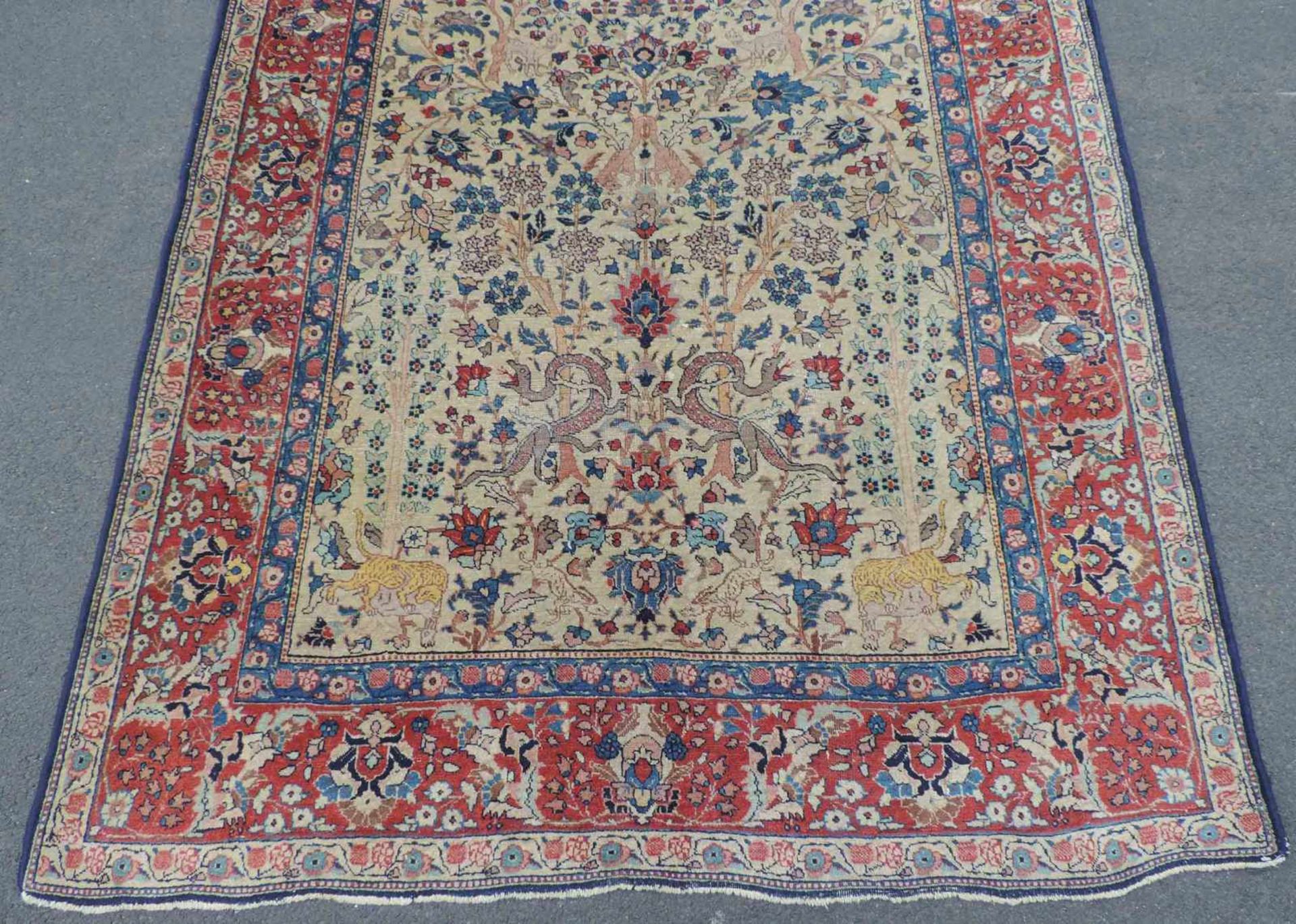 Täbriz Paradiesteppich. Iran, alt, um 1920. 198 cm x 140 cm. Handgeknüpft. Wolle auf Baumwolle. - Bild 2 aus 6