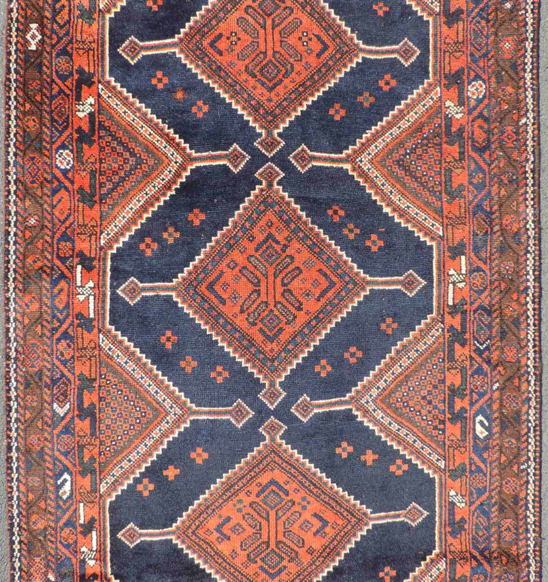 Lure Stammessteppich Iran, alt, um 1930. 339 cm x 115 cm. Handgeknüpft. Wolle auf Wolle. Lure tribal - Bild 4 aus 6