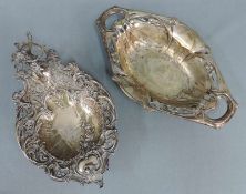 2 Schalen. Um 1900. Versilbert. Länge bis 38 cm. 2 bowls silver plated. Around 1900. Silver