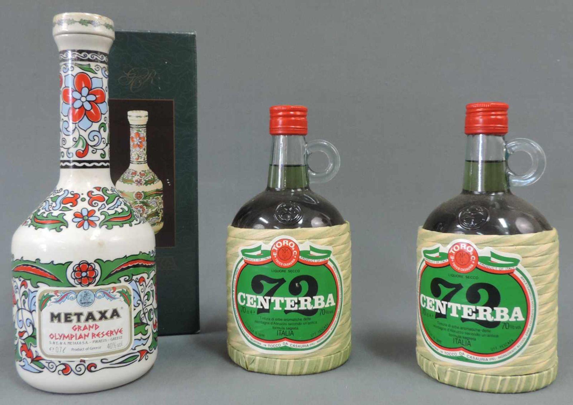 Metaxa Grand Olympian Reserve, Keramikflasche um 1980? 70 cl 40%. Dazu 2 Flaschen Centerba 72