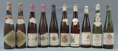 6 Rheingau und 2 Rheinhessen und 2 Württemberg. Ganze Flaschen. 1947 Schloss Vollrads Kabinett