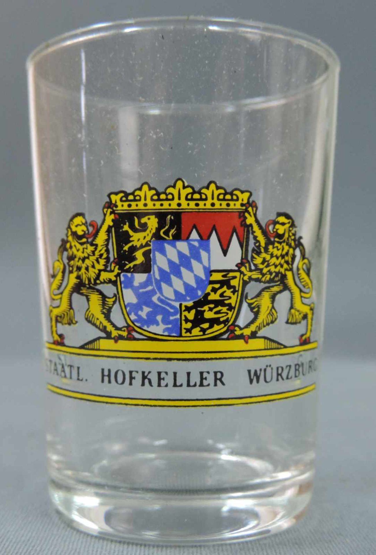 9 ganze Bocksbeutel. Staatlicher Hofkeller Würzburg. 1976 Würzburger Stein Rieslaner Auslese. 1979 - Bild 2 aus 9