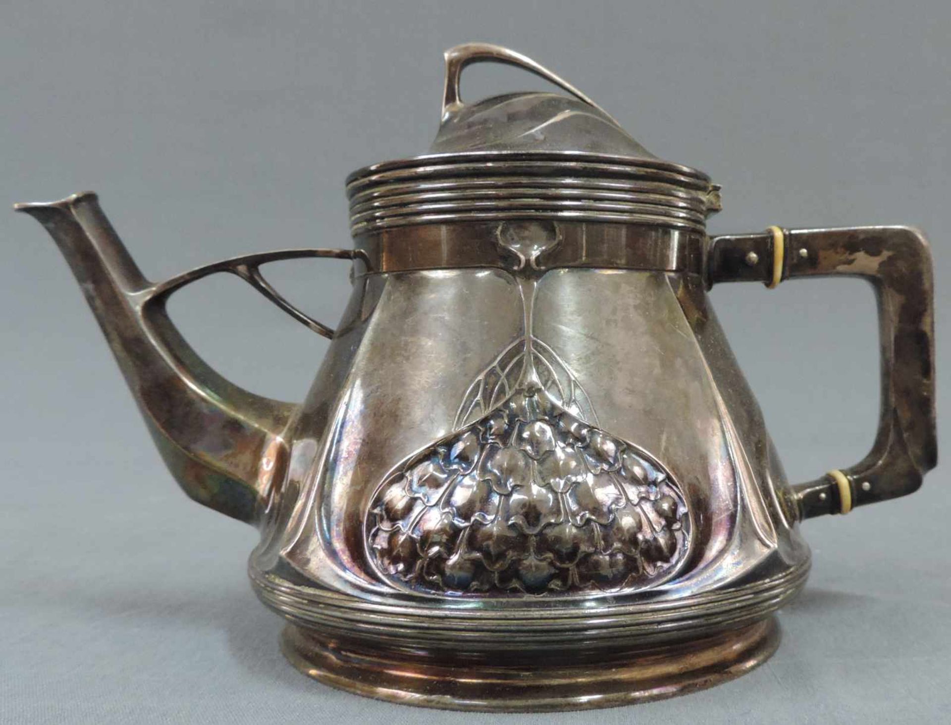 Teekanne. Jugendstil. 925 Silber, Halbmond und Krone. 535 Gramm. Höhe circa 13 cm. Teapot. Art