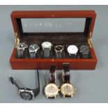 9 Herrenarmbanduhren. Modern. Dazu Uhrenkasten. 9 Men's Watches. Modern. And a case.