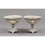 PAIR OF FRUIT BOWLS IN PORCELAIN, 19TH CENTURY

white and gold glazing, rims in turquoise. Pierced