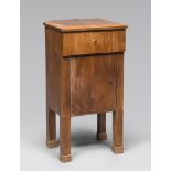 NIGHTSTAND IN CHERRYWOOD, TUSCANY EARLY 19TH CENTURY

one drawer and one door. 

Size cm. 83 x 43