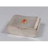 BOX IN SILVER, 1950s

moulded, agate inset on lid.

Size cm. 7 x 19 x 14, weight gr. 685.