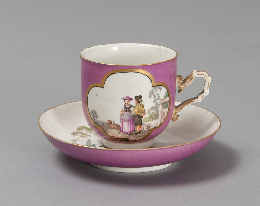 RARE CUP IN PORCELAIN, MEISSEN, LATE 18TH CENTURY

polychrome glazing, base in purple, with