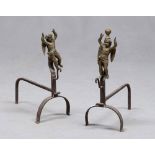 PAIR OF ANDIRONS IN WROUGHT IRON, ANTIQUE ELEMENTS

with figures of angels in bronze.

Size cm. 49 x