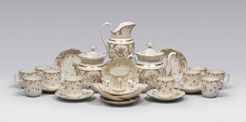 COFFEE SET IN PORCELAIN, 19TH CENTURY

white glazing and gold decorations as flowers. Comprising