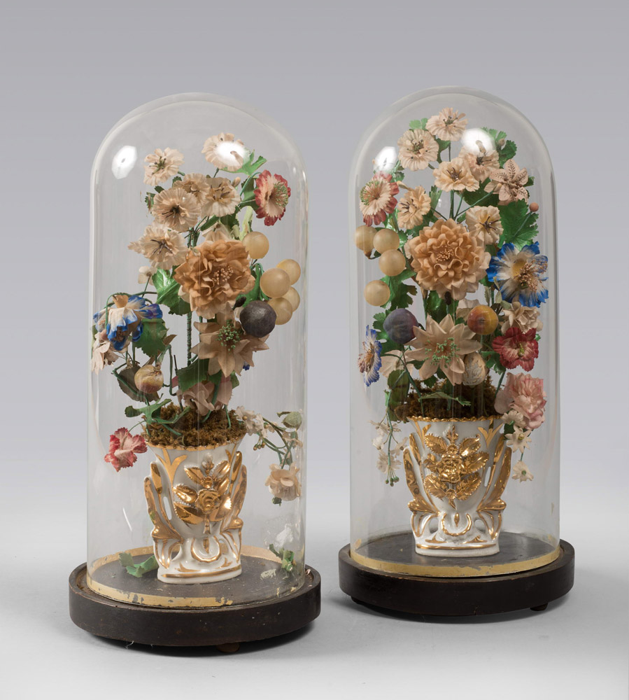 PAIR OF VASES IN PORCELAIN, NAPLES LATE 19TH CENTURY

with composition of dried flowers, in bell