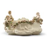 CENTREPIECE IN CERAMIC, 20TH CENTURY

glazing in white and polychrome, with angels and flowering