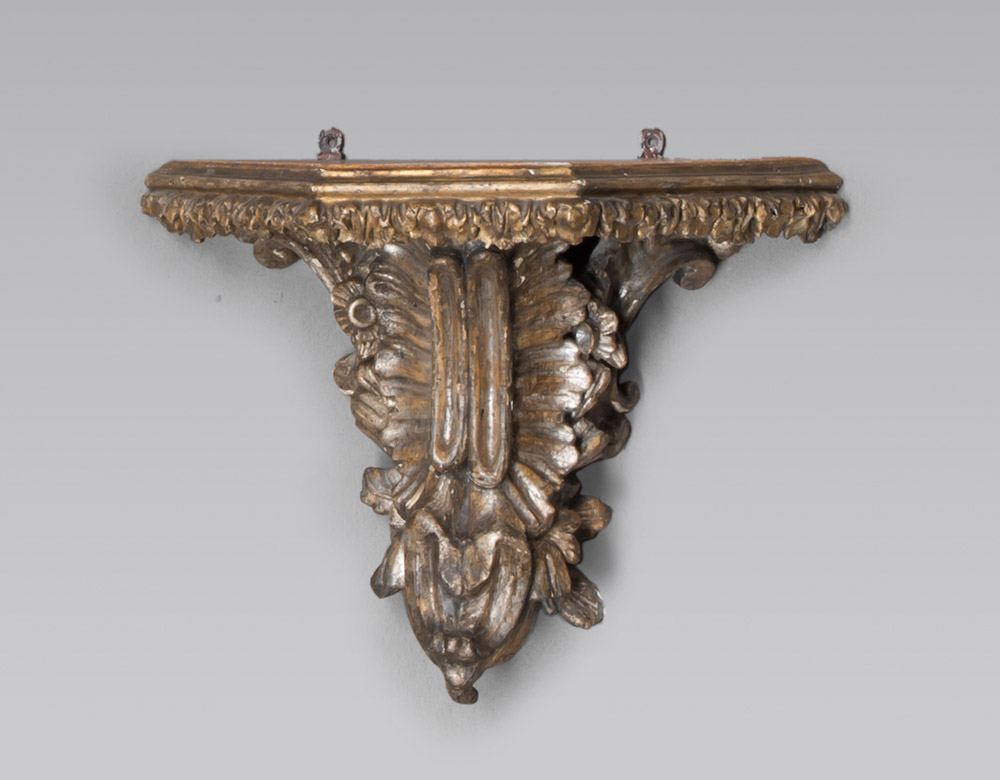 HANGING SHELF IN LACUQERED WOOD, PROBABLY ROMA, 18TH CENTURY

cream coloured base, painted with