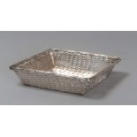 BASKET IN SILVER PLATE, HALLMARK CRISTOFFEL, 20TH CENTURY

Size cm. 6,5 x 13 x 13.