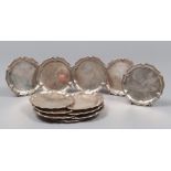 TWELVE SILVER PLATES, 20th CENTURY 
with ribbed edges.
Diameter cm. 4, weight gr. 1135.