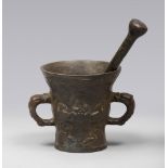 RARE MORTAR IN BRONZE, PROBABLY FIANDRE, DATED 1576

with pestle and body carved with family