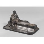 INKWELL IN SILVER PEWTER,  EARLY 20TH CENTURY

with figure of man sitting on shelf.  

Size cm. 18 x