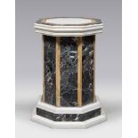 BASE IN MARBLE, 20TH CENTURY

column, with peach blossom marble, white marble and Siena yellow