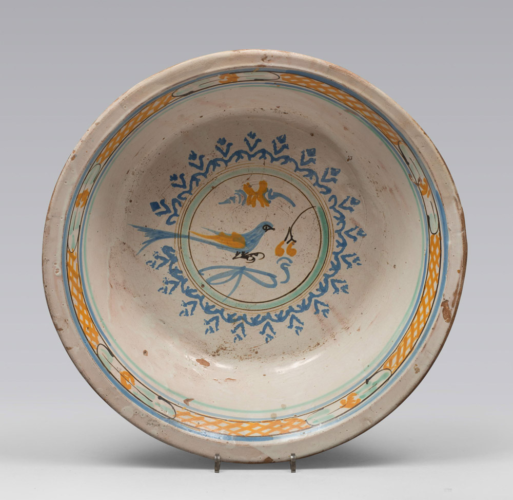 BASIN IN CERAMIC, SOUTHERN ITALY 19TH CENTURY

glazed in white, blue and ochre, painted with bird in