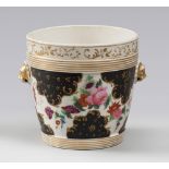 CACHEPOT IN PORCELAIN, FRANCE 19TH CENTURY

glazing in white, black and polychrome, with flowers and