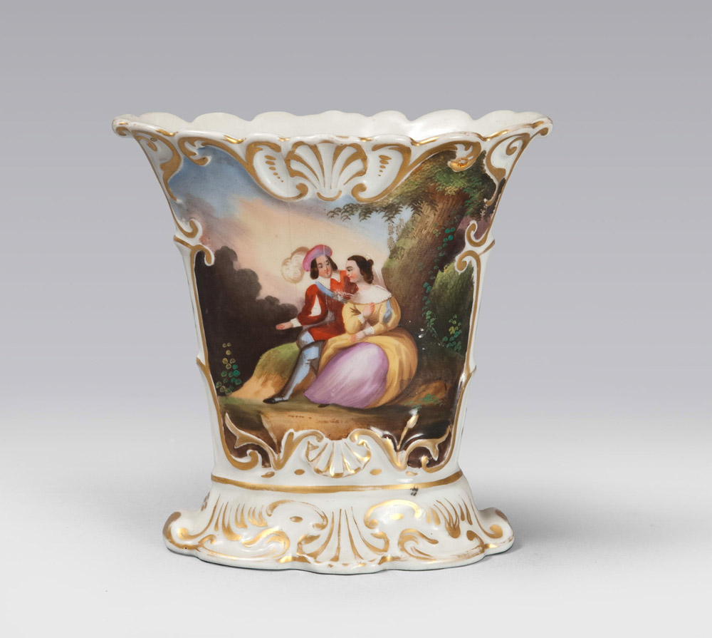 SMALL VASE IN PORCELAIN, PROBABLY FRANCE 19TH CENTURY

white and polychrome glazing, painted with