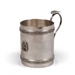 CUP IN SILVER, HALLMARK VENICE 18TH CENTURY

body with family crest.  

Title 800/1000.

Size cm. 10