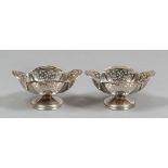 PAIR OF SALT CELLARS IN SILVER, HALLMARK SHEFFIELD 1927

Silversmith Cooper Brothers & Sons.