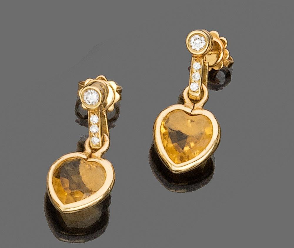 PAIR OF EARRINGS

in yellow gold 18 kt., heart shaped with central yellow topazes and diamonds .