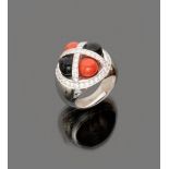 LOVELY ENIGMA RING BY GIANNI BULGARI

in white gold 18 kt., with two spheres in coral and two