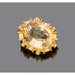 BROOCH

in yellow gold 18 kt., oval shape with set topaz. 

Size cm. 4 x 3,5, overall weight gr.