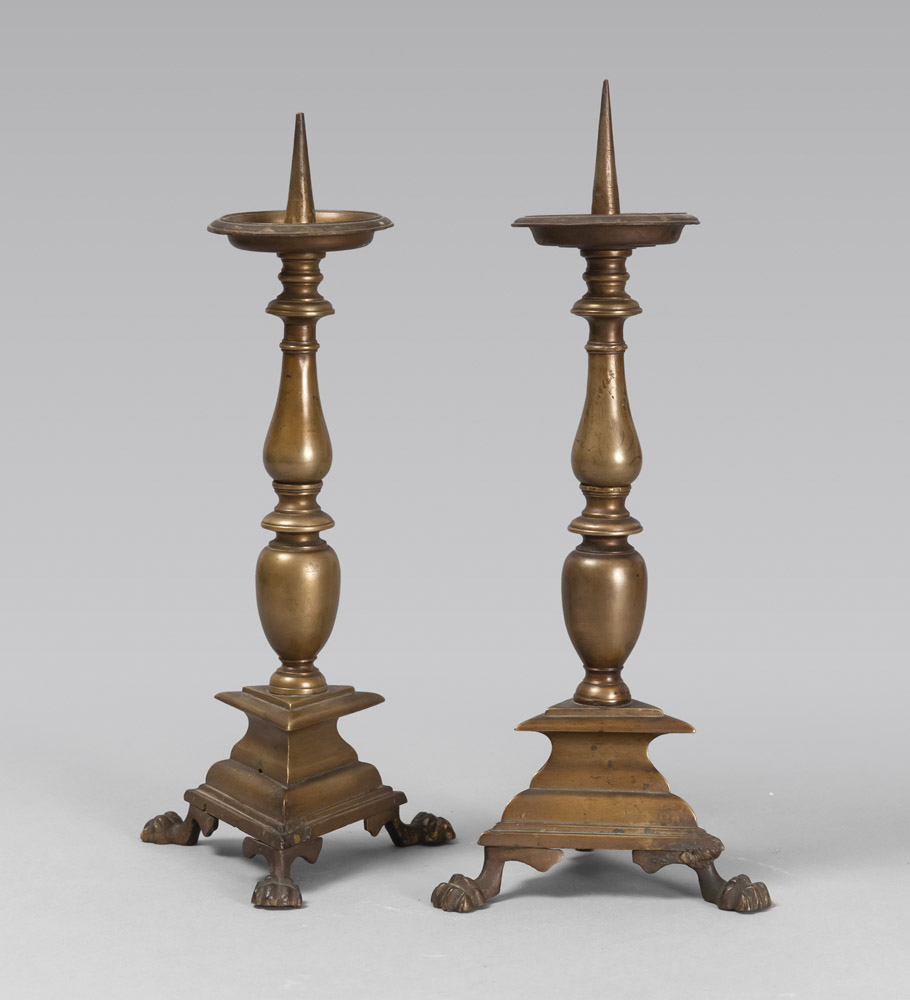 PAIR OF CANDLESTICKS IN BRONZE, PROBABLY TUSCANY, 18TH CENTURY

triangular base. 

h. cm. 39.