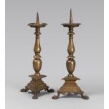 PAIR OF CANDLESTICKS IN BRONZE, PROBABLY TUSCANY, 18TH CENTURY

triangular base. 

h. cm. 39.