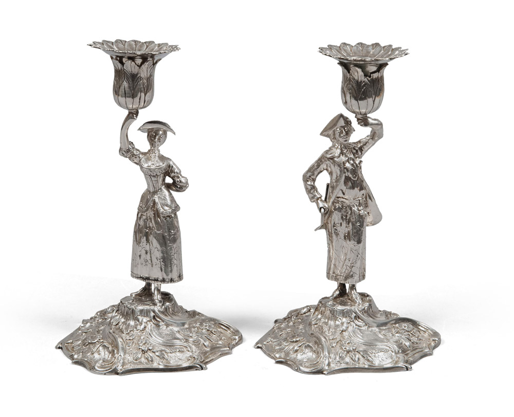 FINE PAIR OF CANDLESTICKS IN SILVER, HALLMARK LONDON 1762 

shaft with figures of pages. Floral