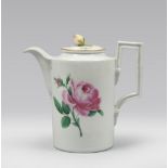 SMALL TEAPOT IN PORCELAIN, MEISSEN  LATE 18TH, EARLY 19TH CENTURY

glazed white and polychrome, with