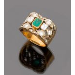 RING

in yellow gold 18 kt., with central emerald and surround of baguette cut diamond.

Emerald ct.