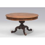 LARGE FINE TABLE IN WALNUT, CENTRAL ITALY 19TH CENTURY

round top with central inlay in boxwood.