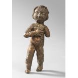 FIGURA DI PUTTO MEDIEVALE, XI SECOLO
in legno scolpito. La figura è in posa eretta, con un braccio