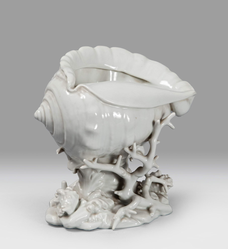 VASE IN PORCELAIN, GINORI LATE 19TH CENTURY

with shape of seashell supported by coral branches,