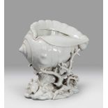 VASE IN PORCELAIN, GINORI LATE 19TH CENTURY

with shape of seashell supported by coral branches,