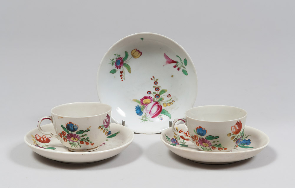 TWO CUPS AND THREE SAUCERS IN PORCELAIN, 18TH CENTURY

glazed white and polychrome, with floral