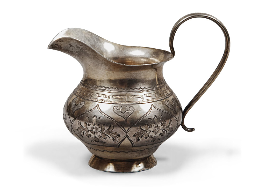 MILK JUG IN SILVER, RUSSIA, MOSCOW 1878

body with foliate motif.

Title 875/1000.

Size cm. 9,5 x