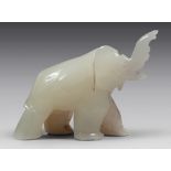 SCULTURA IN SELENITE, INDIA XX SECOLO scolpita ed incisa nelle forme di un elefante. Misure cm. 18 x