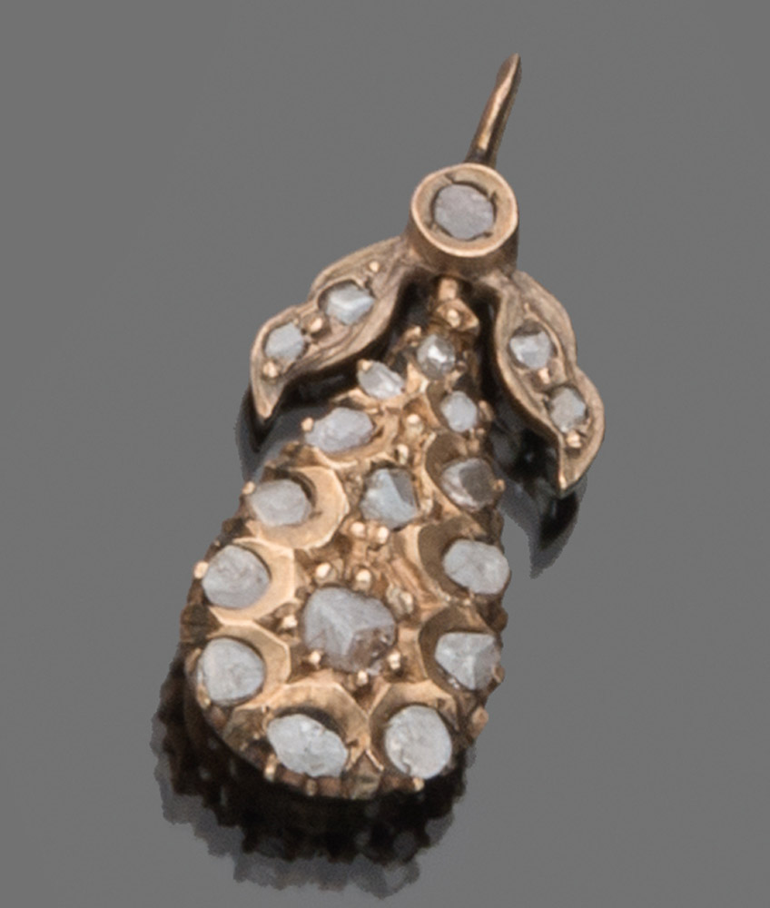 ANCIENT PENDANT in yellow gold 14 kts., to drop with diamonds rose-cut. Length cm. 2,5.
