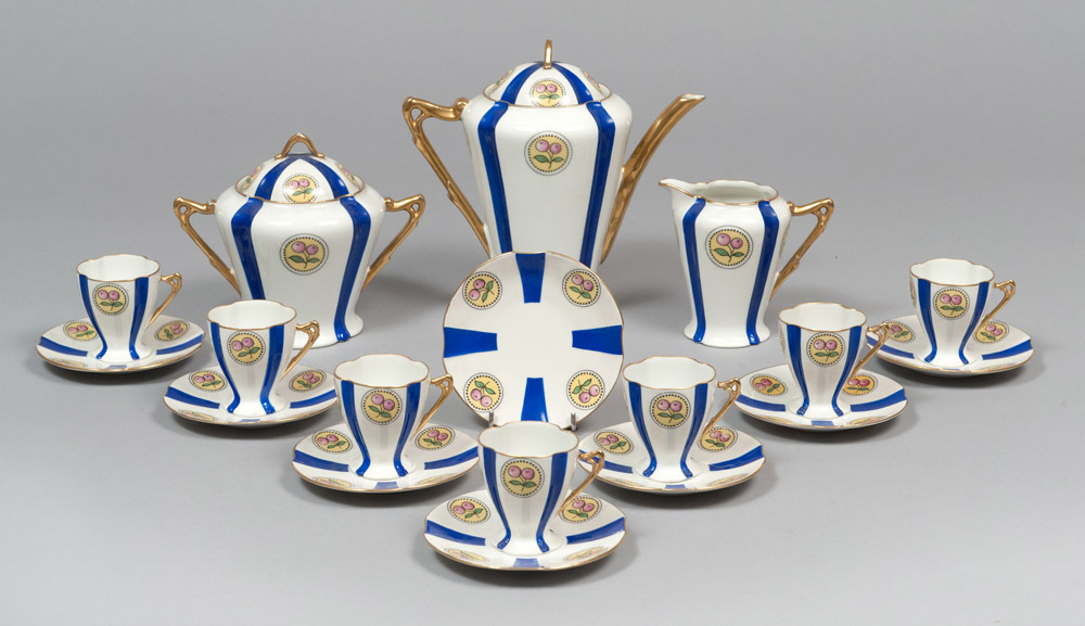 PORCELAIN TEA SERVICE, LIMOGES 20TH CENTURY to white enamel, cobalt and gold, with decorum to