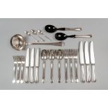 SILVER CUTLERY SERVICE, ITALY 20TH CENTURY to smooth body. Composed by twelve forks, twelve