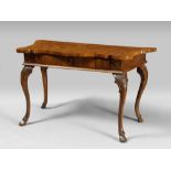 WALL TABLE, VENICE 18TH CENTURY in walnut and burr walnut, with thread ??of boxwood. Mixtilinear