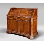 WALNUT FLIP-TOP-CABINET, PROBABLY ROME 18TH CENTURY with boxwood reserves and threads. Faced with