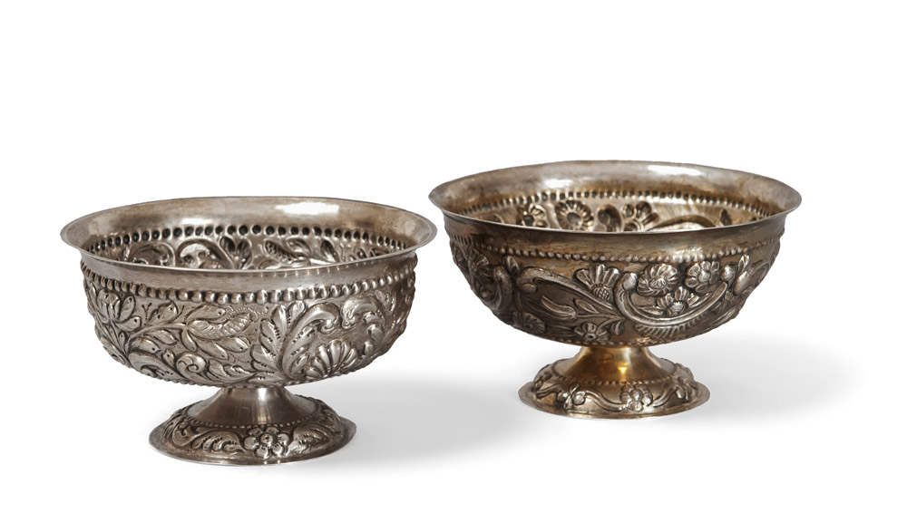 A PAIR OF SILVER CUPS, PROBABLY TUNISIA 20TH CENTURY Measures cm. 8 x 13.5, weight. 276.