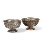 A PAIR OF SILVER CUPS, PROBABLY TUNISIA 20TH CENTURY Measures cm. 8 x 13.5, weight. 276.