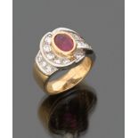 BEAUTIFUL RING in white and yellow gold 18 kts., with central ruby and contour of diamonds. Ruby ct.